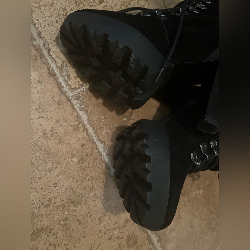 🦊🥰Guess Black High Heel Ankle Boots - Picture 5 of 8